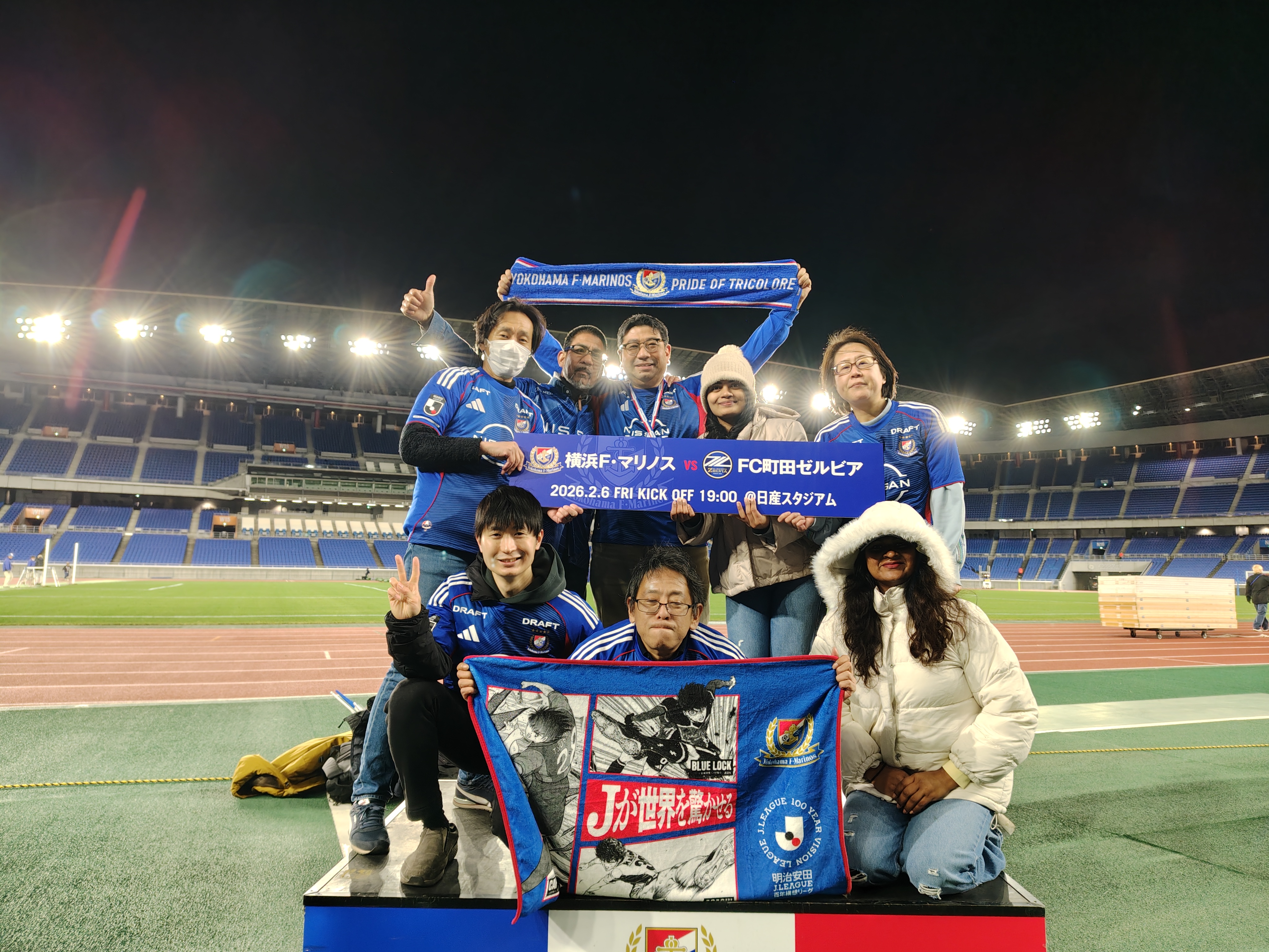 スタジアムでの集合写真