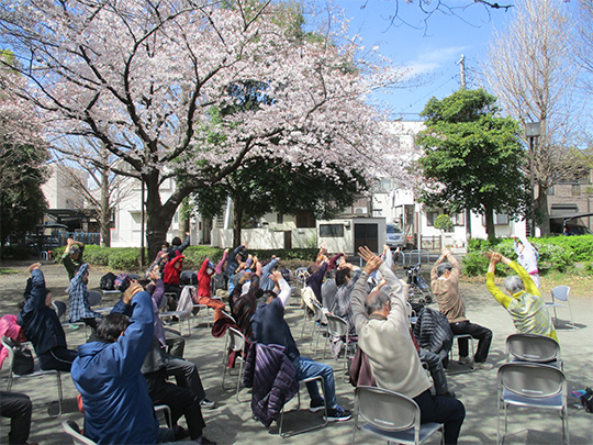 春のお花見、外出体操会の様子