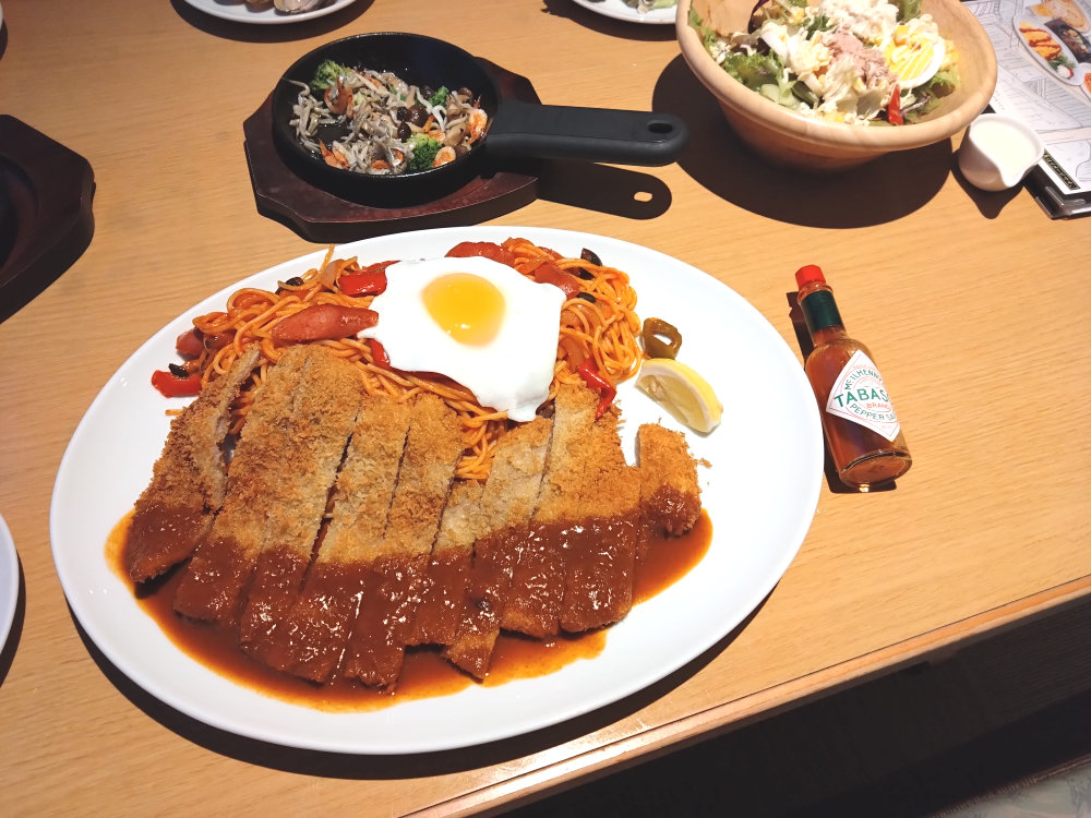 ナポリタンととんかつワンプレートの写真