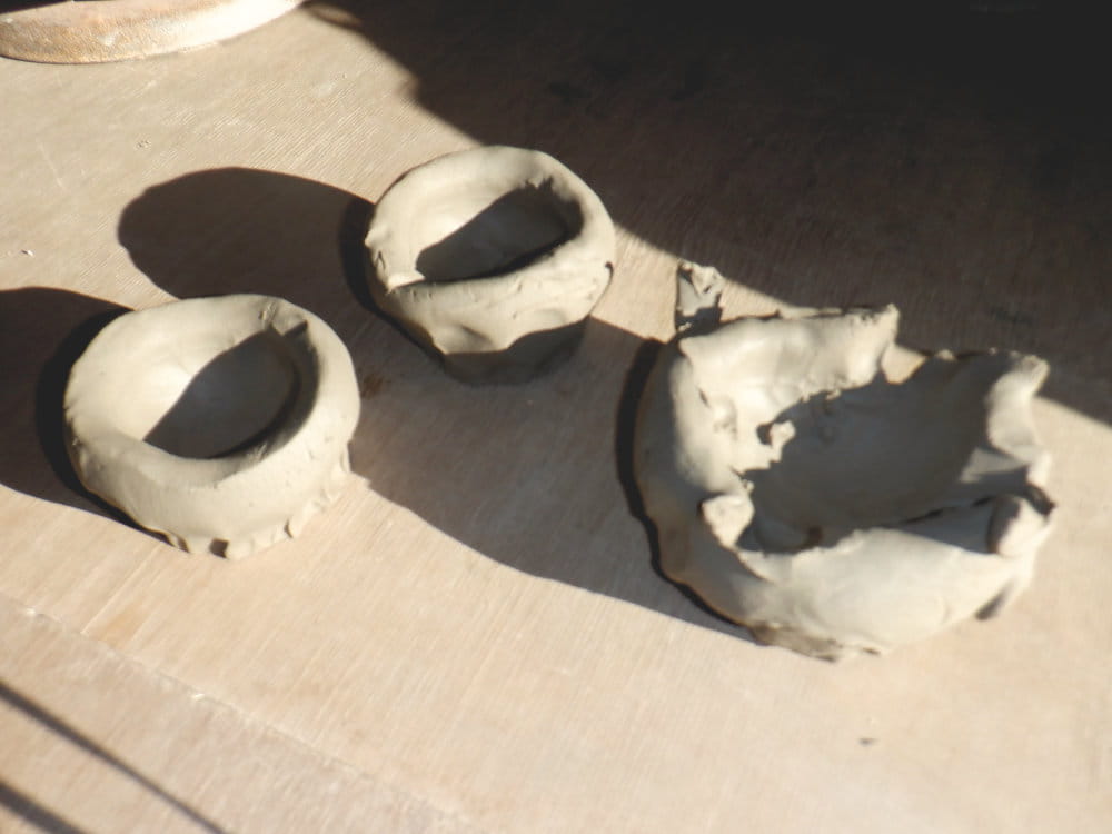 手びねりで作成した器の焼く前の写真