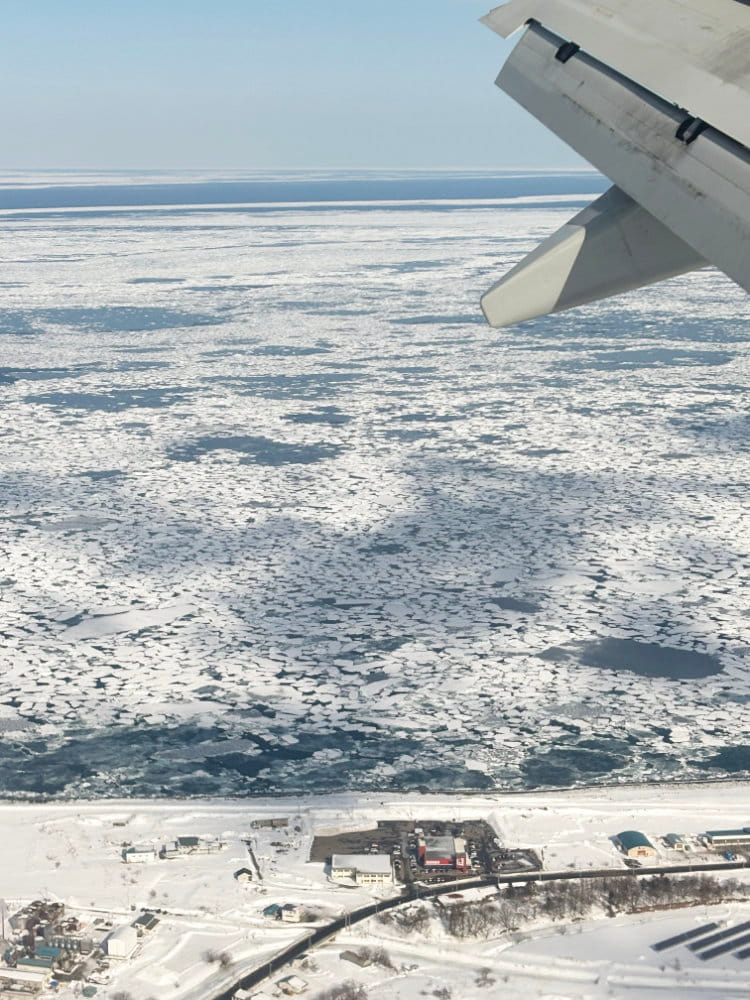 飛行機の窓からみた流氷の写真4
